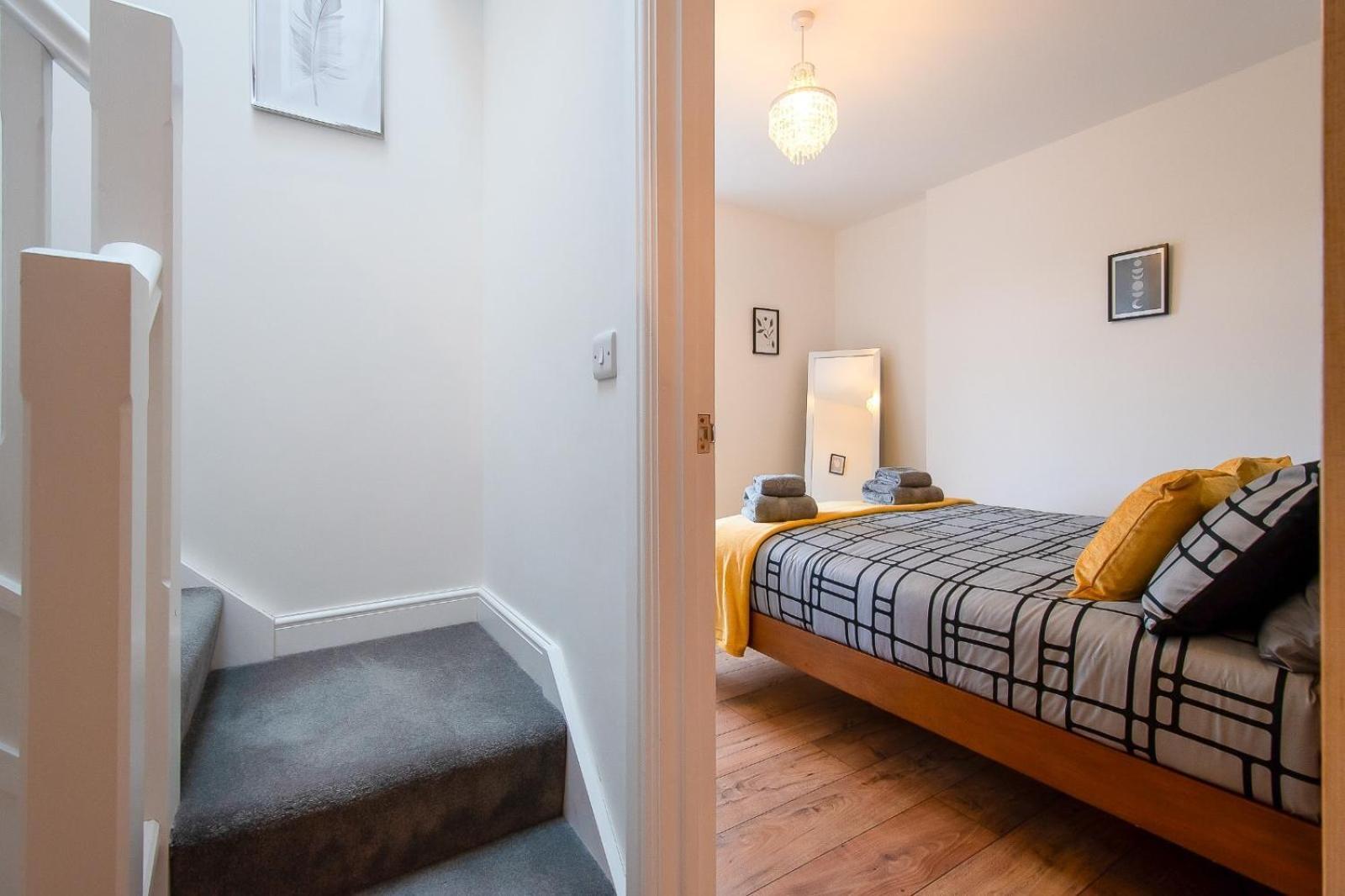 Casa One Hundred - A Beautiful 4 Bed House On The Beach Front Swansea Exterior photo